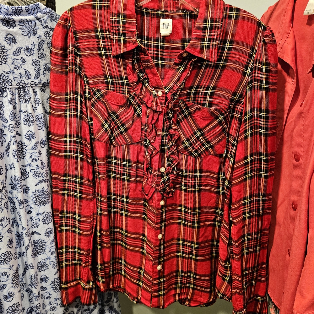 3 Old Navy / Gap Dress Shirts